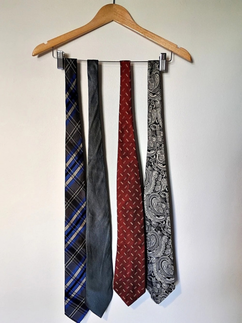 Men's Silk Neckties Set of 4 in Blue & Black Like New